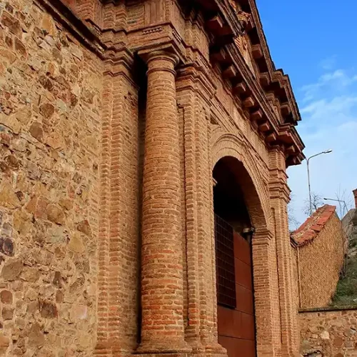 Almadén. Puerta de Carlos IV