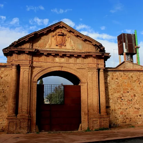 Almadén. Puerta de Carlos IV