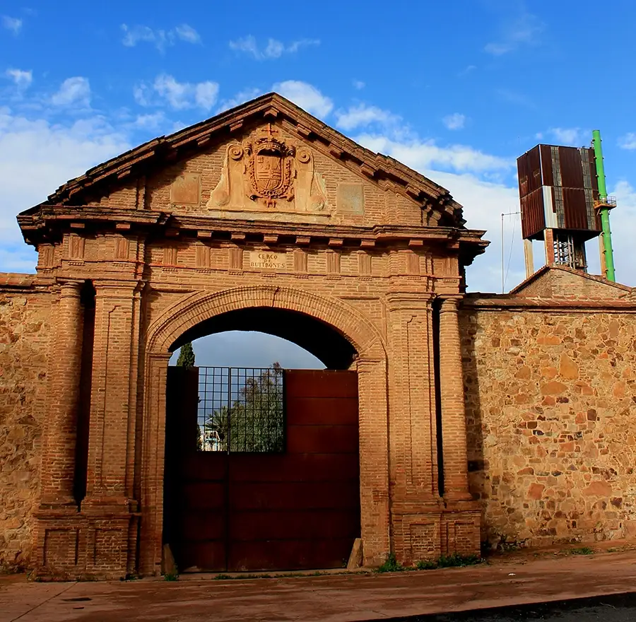Almadén. Puerta de Carlos IV