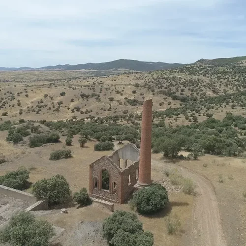 El Encinarejo. Pozo Aldama y casa de máquinas (M. González Nieto)