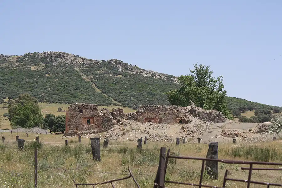 La Romana. Tolvas del lavadero antiguo (M. González Nieto)