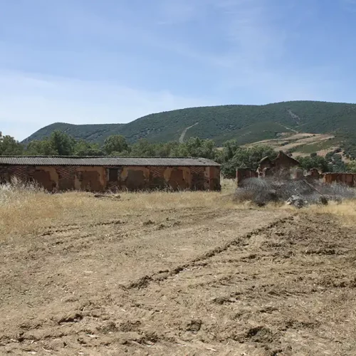 Nava de Riofrío. Plaza y viviendas (M. González Nieto)