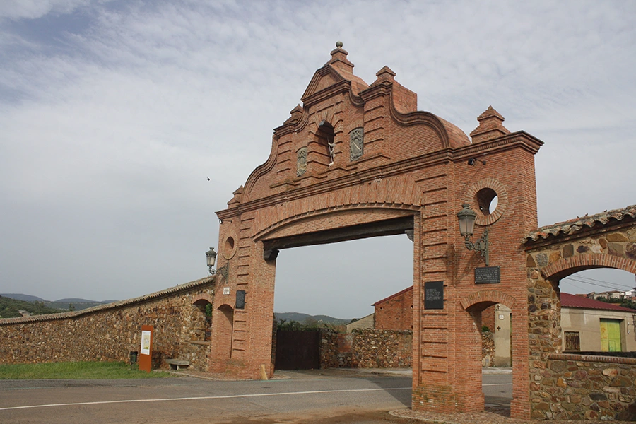 Puerta de Almadén (Almadenejos) (M. Glez. Nieto)